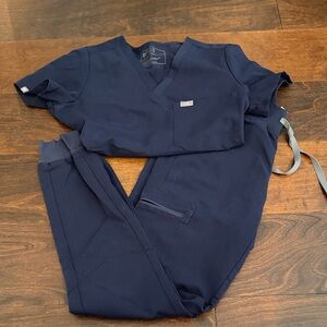 Navy Blue Figs Scrub Set XS Catarina scrub top with XS Tall Zamora Joggers